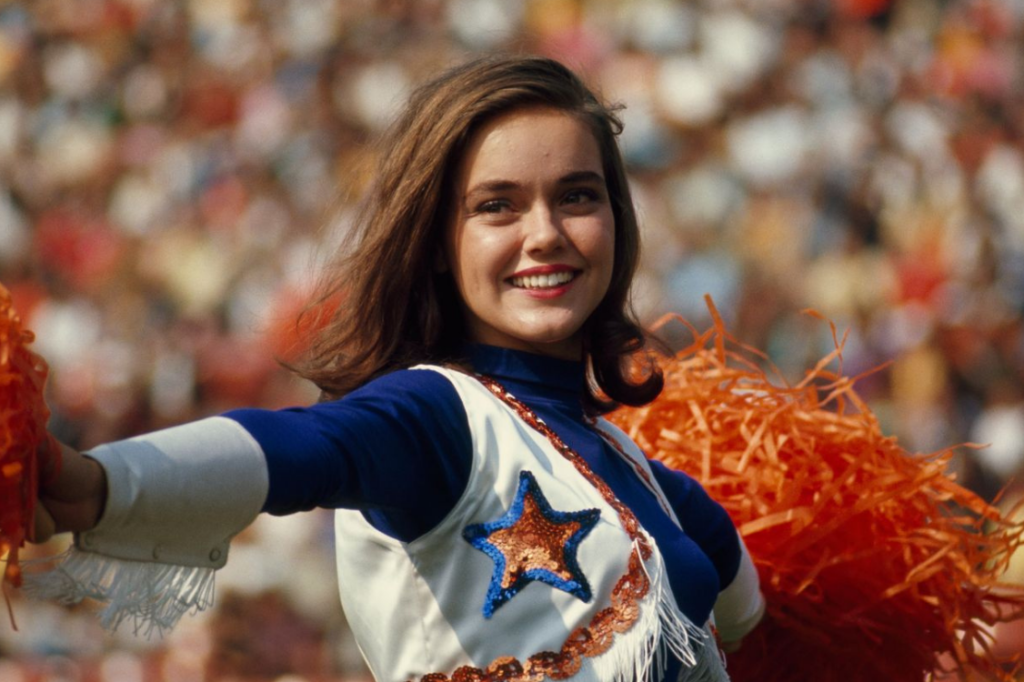 40+ foto vintage di cheerleader che ci fanno sentire nostalgici